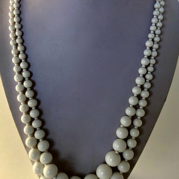 Vintage Signed Miriam Haskell Two-tiered Milk Glass Necklace - Picture 3 of 3